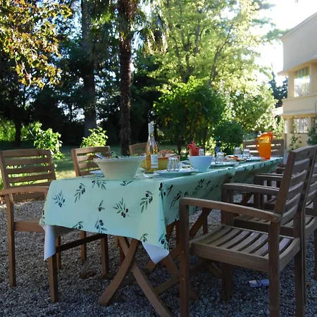 Estate With Shared Pool & Boules Court Valréas