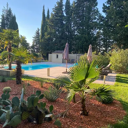 Сasa de vacaciones Estate With Shared Pool & Boules Court Valréas